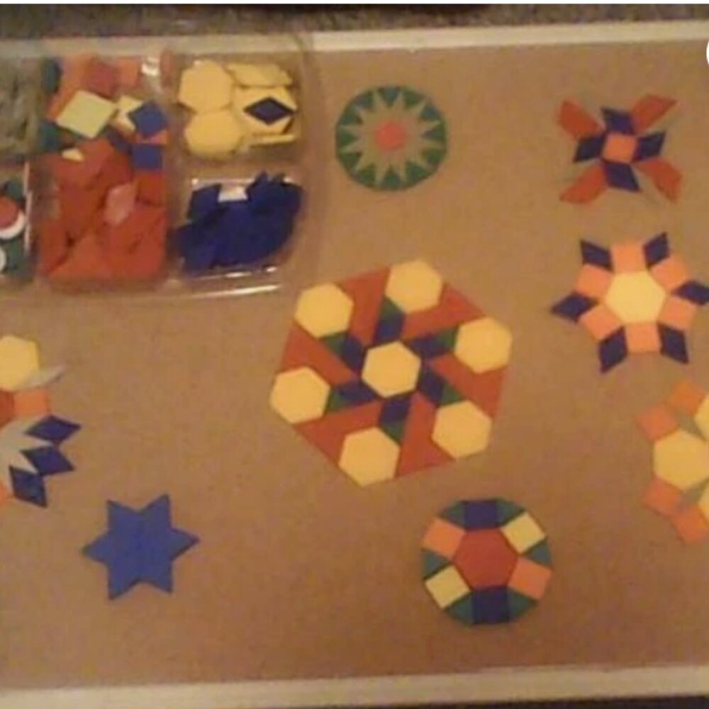 Small Bucket Of Pattern Blocks Shapes For Learning Homeschool - Picture 5 of 5
